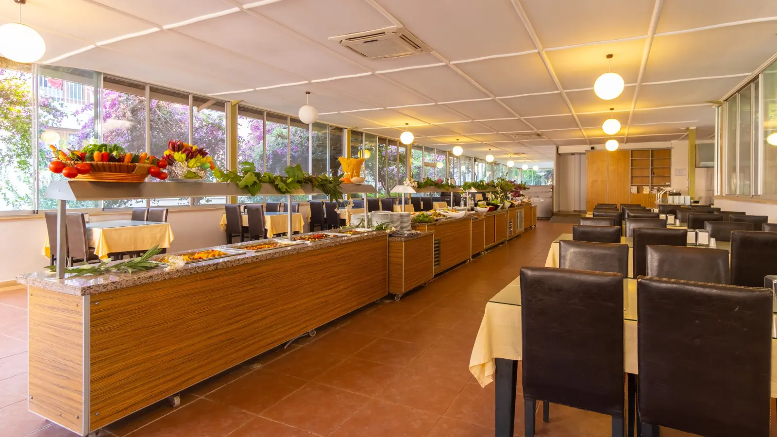 Restaurant & Bar